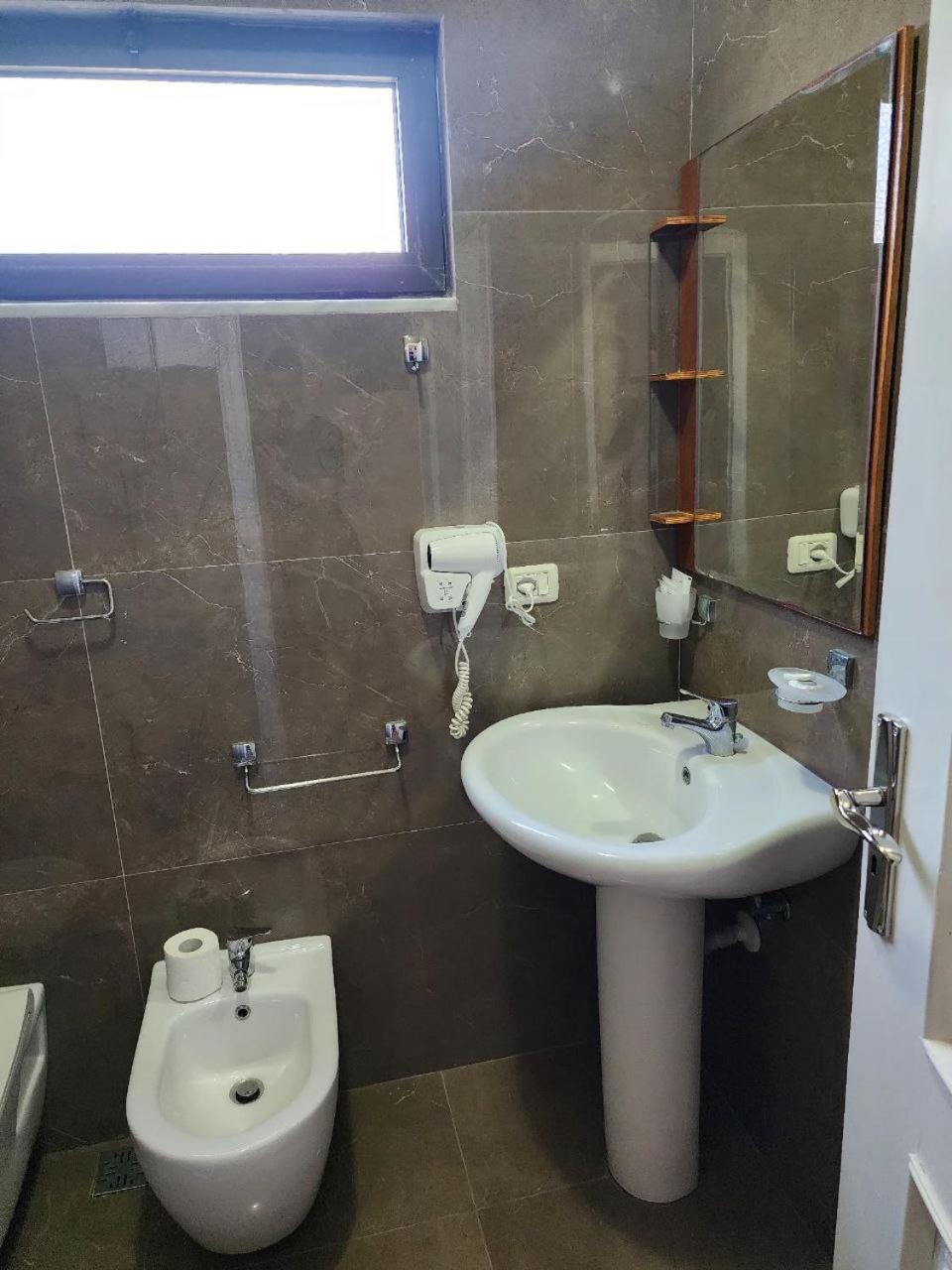 Hotel Maren Дуррес Номер фото